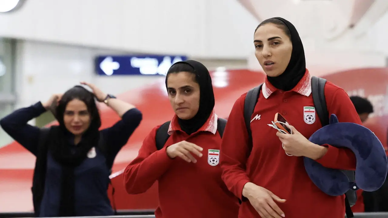 HLV nữ Iran: 'Cầu thủ tổn thương khi bị gọi là kẻ phản quốc'