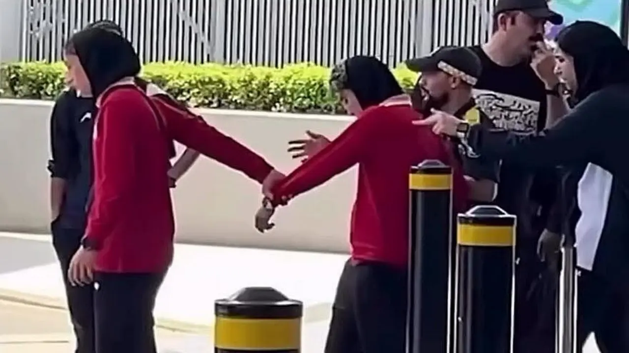 Iran cáo buộc Australia bắt cóc cầu thủ