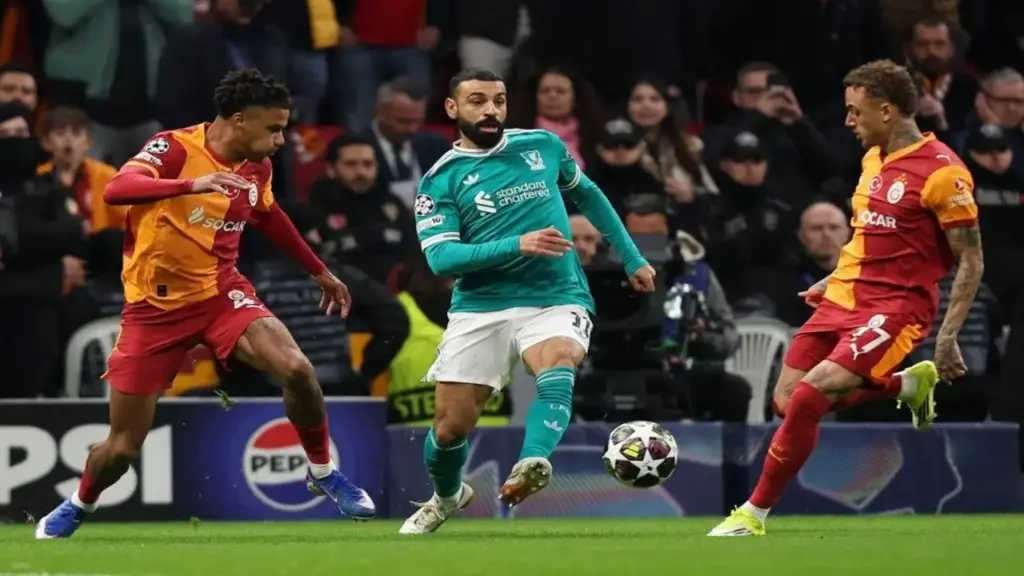 Liverpool thất bại ở lượt đi vòng 1/8 Champions League