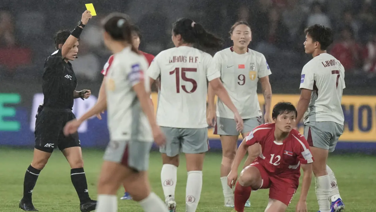 Trọng tài Việt Nam gây tranh cãi ở trận nữ Triều Tiên thua Trung Quốc