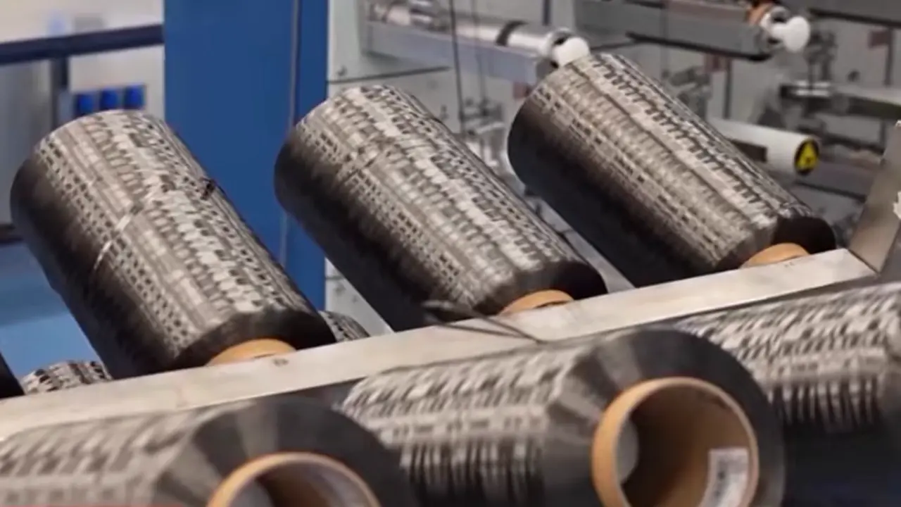 Trung Quốc phát triển sợi carbon mỏng bằng 1/10 sợi tóc